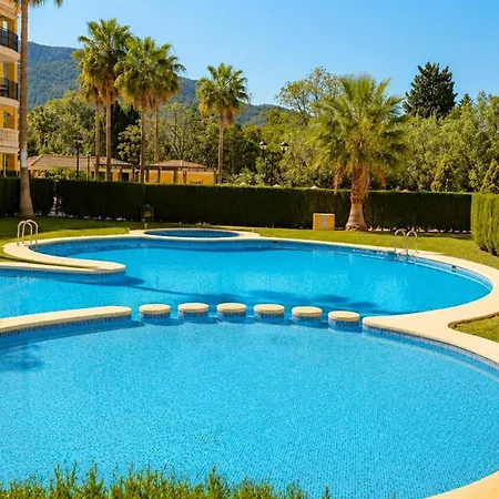 Sofia Con Piscina Y Terraza Soleada Con Vistas Al Montgo By Family Homes デニア